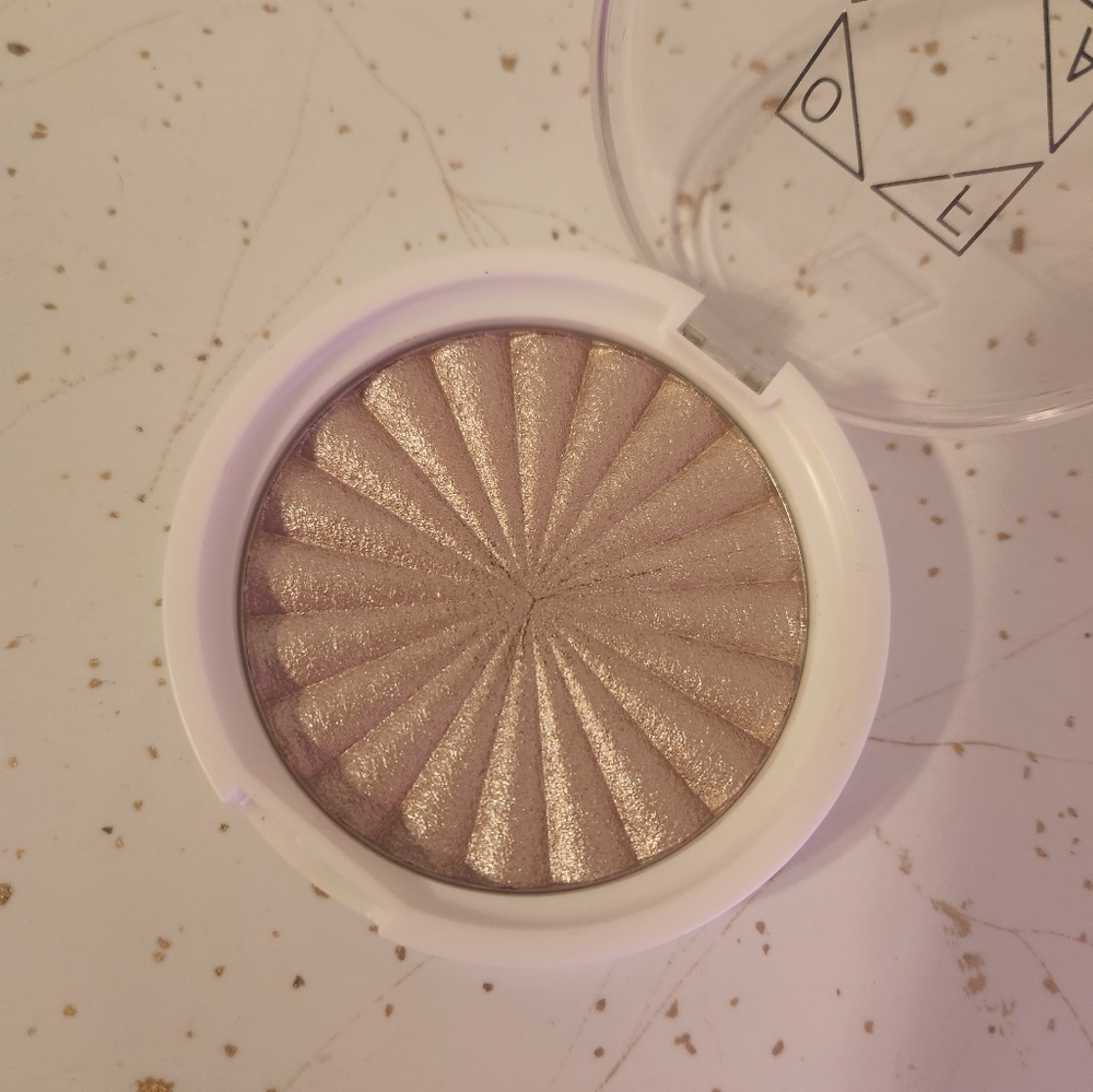 OFRA x Talia Mar Limited Edition Highlighter in Covent Garden